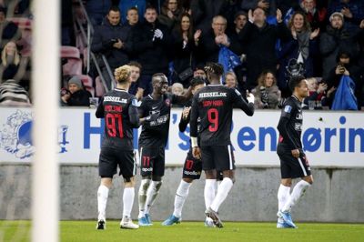 FC Midtjylland er klar til at genoptage jagten på DM-guldet, men desværre bliver det med tomme tribuner på MCH Arena. Foto: Tom Laursen