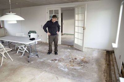 En rørskade gjorde i august Kristen Sneftrup opmærksom på, at noget var galt i huset på Liselundvej. Siden har det vist sig, at rørskaden blot er et symptom, da den virkelige årsag er grundvandet, som står alt for højt under selve huset. Foto: Tom Laursen