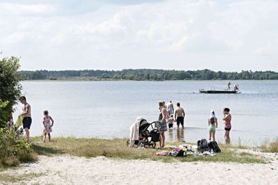 Det offentlige område ved Søgaarden og campingpladsen skal gøres bedre for publikum. Ulrik Hyldgaard (V) lover, at der kommer et nyt toilet på stranden. foto jørn deleuran