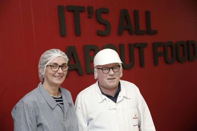 Når Alfred Klemmesen og Hanne Sudergaard Larsen - med kaldenavnet Søs - møder ind på Danish Crown efter nytår, har de begge arbejdet der i 25 år. Foto: Flemming Hansen