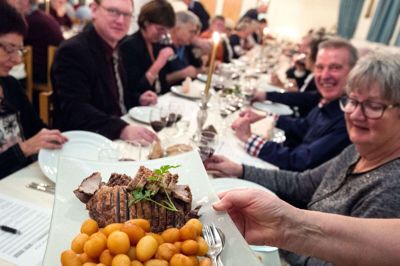 Oksesteg er på menuen ved nytårstaffel i Ilskov. foto: tom laursen