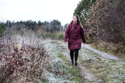 28-årige Mai Villadsen fra Kibæk blev ved valget 5. juni valgt til Folketinget for Enhedslisten. Hun var opstillet i Nordsjælland, bor i København, men er rundet af opvæksten i Kibæk, som har betydet meget for, at hun blev politisk aktiv. Foto: Tom Laursen