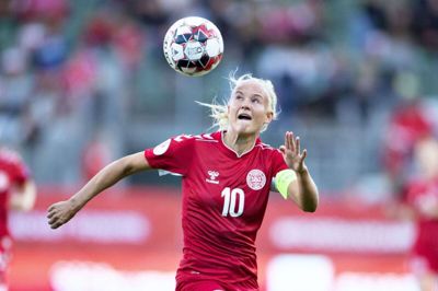 For sjette gang i karrieren kan Tulstrup-pigen og landsholdsanføreren Pernille Harder kalde sig for årets kvindelige fodboldspiller. Foto: Henning Bagger/Ritzau Scanpix