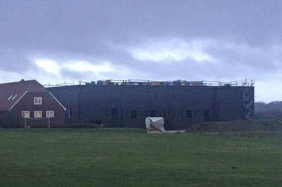 Tagarbejdet er stadig i gang. Foto: Ole Skydt