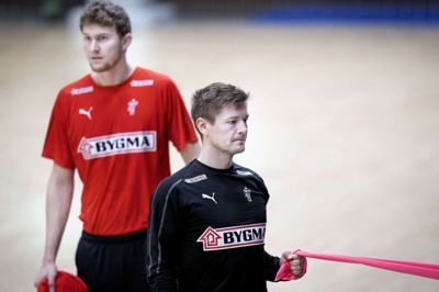 Lasse Svan (til højre) og Magnus Landin (til venstre) blev testet ved søndagens træning i Malmö Arena før mandagens kamp mod Ungarn. Foto: Liselotte Sabroe/Ritzau Scanpix