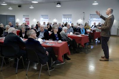 Litteratur- og kulturforsker Kasper Støvring var den ene af højskoledagens to udefra-kommende oplægsholdere. Den anden var Aarhus-rådmand Rabih Azad-Ahmad. Foto: Henrik Ole Jensen
