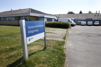 Herning Kommunes hjælpemiddeldepot på Wedellsborgvej er nedslidt og utidssvarende, og det samme kan siges om Ikast-Brande Kommunes depot i Ikast. Derfor eftersøger de to kommuner nu et samarbejde. Foto: Tom Laursen