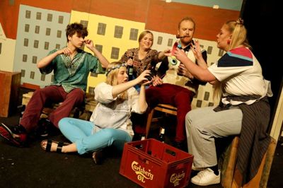 SMUK-teater i Skarrild havde mandag generalprøve på stykket »Midt om natten«. Musicalen har premiere på onsdag. Foto: Henrik Ole Jensen