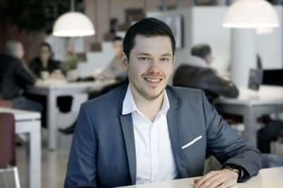 26-årige Mikkel Mols Nissen havde i går æren af at være årets dimmisions- taler på AU Herning. Foto: Henrik Ole Jensen