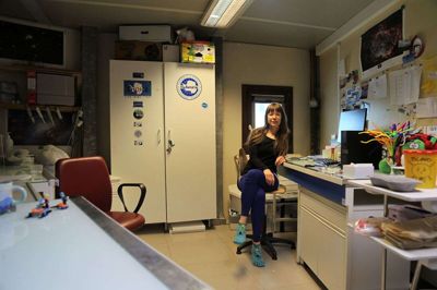 37-årige Nadja Albertsen havde sit eget lille kontor i basen, hvorfra hun kunne arbejde på sin forskning i rummedicin. Foto: ESA/IPEV/PNRA-Nadja Albertsen