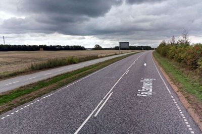 Til foråret vil Herning Kommune etablere lys på både kørebane og den dobbeltrettede cykelsti på Kaj Zartows Vej. Foto: Googleview