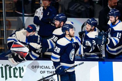 Oliver Bjorkstrand med trøjenummer 28 scorede i nattens kamp for Columbus Blue Jackets. Foto: Aaron Doster/Ritzau Scanpix
