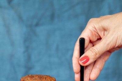 Gulerodsmuffins med peanutbutter-chokocreme. Foto: Tobias Kiel Lauesen