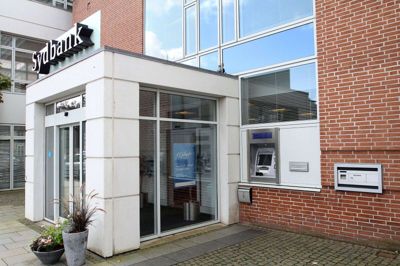 Sydbanks filial i Dalgasgade bliver domicil for AL Sydbank i Herning. Anden sal har tidligere været en form for depotrum, men den tages nu i brug, så der bliver plads til alle.