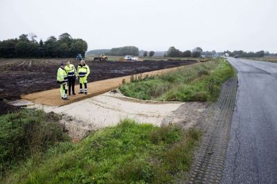 En del af cykelstien ved Sønderupvej syd for Videbæk er anlagt. Nu skal resten laves. foto: tom laursen