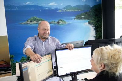 Peder Hornshøj tror på et fredeligere og travlt 2022 for det herningensiske rejsebureau. Foto: Henrik Ole Jensen