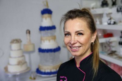 Anna Klimek, indehaver af »Kager med sjæl« på Nytorv i Herning, deltager i denne weekend i en stor bagekonkurrence i Polen. Det var ellers lige ved at gå i kage for hende ... Foto: Flemming Hansen