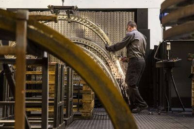 Multicut har 230 ansatte i Vildbjerg, og virksomheden er specialiseret i at lave komplicerede elementer til blandt andet flyindustrien og vindmøllebranchen. Foto: Tom Laursen