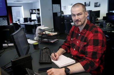 Lars Hove Olesen skal foreløbig være i praktik på Herning Folkeblad frem til sommer. Foto: Flemming Hansen