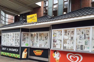 Gennem et stykke tid har det ikke været muligt at få stillet sulten hos »Saman’s Grillbar« i Strøgcentret. Men nu er stedet solgt, og den nye ejer har fundet de folk, der skal stå for den daglige drift. Planen er at åbne 1. marts under navnet »Danos«. Foto: Thomas Vang Nielsen