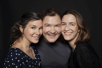 Marie Vestergård Jacobsen, Stig Reggelsen Skjold og Line Vejgaard Kjær udgjorde Team Teatrets sidste ensemble. Foto: PR-foto