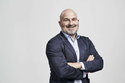 Morten Høgsberg Nielsen, administrerende direktør hos Alpi Air & Sea, er stolt af medarbejdernes indsats, og det bliver belønnet med både bonus og en fremrykket lønstigning. Foto: PR-foto