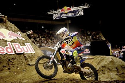 Sidste år måtte man aflyse på grund af corona, men i weekenden vil der igen være vilde stunts og ræs, når Jyske Bank Boxen danner rammen om Yamaha SuperCross & Freestyle Show. Foto: Henrik Ole Jensen