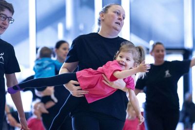 Isenvad Gymnastikforening kunne lørdag 7. marts fejre 30-årsjubilæum. Det skete i forbindelse med den årlige gymnastikopvisning, som foregik i de flotte rammer i Sentrum. Foto Tom Laursen