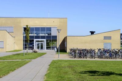 Vildbjerg Skole er en af tre folkeskoler, der skal huse Herning Kommunes nødpasning fra på mandag og 14 dage frem. Foto: Pressefoto