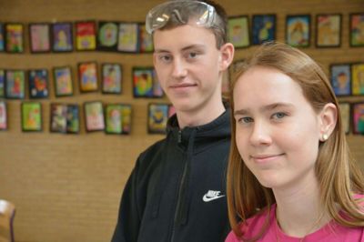 Ida Sehested Christensen og Ludvig Hartmann Rasmussen fandt ud af, at det er sjovt at eksperimentere. Og at formidle sin viden videre til andre. Foto: Privatfoto