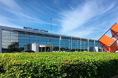 Midtjyllands Lufthavn har i forvejen faldende passagertal. Nu rammer coronavirus, som medfører, at fem ud af syv daglige afgange bliver fjernet frem til 3. april. Foto: PR-foto