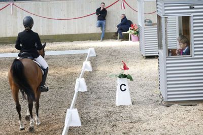 Der er ingen stævner eller undervisning i Herning Rideklub for tiden. Foto: Flemming Hansen