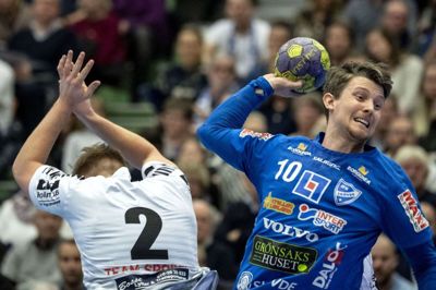 Herningensiske Matias Helt Jepsen (t.h.) i et gennembrud for sin svenske klub, IFK Skövde. Da sæsonen i Sverige blev aflyst, var Skövde blot to point fra førstepladsen. Foto: Ritzau Scanpix