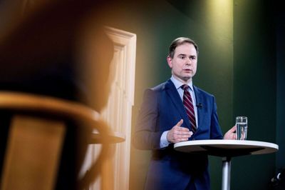 Finansminister Nicolai Wammen og social- og indenrigsminister Astrid Krag holder pressemøde med KL og Danske Regioner om tiltag, som skal understøtte dansk økonomi. Foto: Ritzau Scanpix