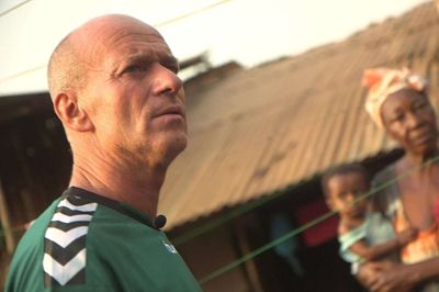 Den tidligere FCM-træner Erik Rasmussen har ingen planer om at vende tilbage til livet som toptræner. Hans fokus er i stedet på at hjælpe udsatte i det afrikanske land Sierra Leone. Foto: Anne Isbak