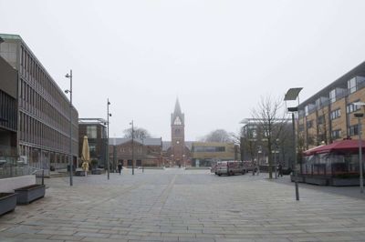 Herning Kirke byder på Klokkekoncert på lørdag, hvor en række forårssange vil lyde ud over byen. Det er klokkenist Benjamin Davis Maack, som til daglig er organist i Hedeager Kirke, som er gæstesolist ved stokklaviaturet. Foto: Tom Laursen
