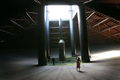 Det måske mest ikoniske billede af Elia blev taget i september 2009, da Dronning Margrethe inspicerede værket. Foto: Flemming Hansen