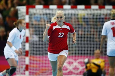 Trine Troelsen, der her jubler over en scoring mod Norge under OL i London i 2012, kan se tilbage på en stor håndboldkarriere i både landsholds- og klubregi. Foto: Ritzau Scanpix