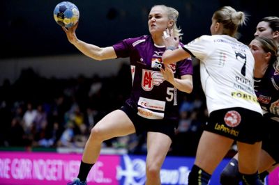 Trine Troelsen i aktion i håndboldkarrierens sidste sæson - for Herning-Ikast, som hun forlod i sommeren 2019. Den nu 34-årige tidligere topspiller nyder tilværelsen, hvor familien vægtes højest. Foto: Henrik Ole Jensen