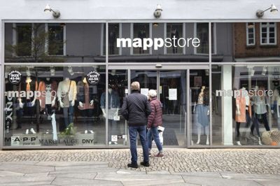 Advokat Jan Bruun Jørgensen, der er kurator i konkursboet efter Marc Lauge A/S, oplyser, at Mappstore-butikken i Bredgade i Herning er blevet solgt fra og ventes videreført af nye ejere. Foto: Tom Laursen