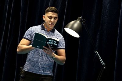Digteren Yahya Hassan er død. Han blev 24 år og efterlader sig et uudsletteligt aftryk på dansk litteratur, hvor hans debut øjeblikkeligt gav ham stjernestatus. FOTO: Ida Guldbæk Arentsen/Ritzau Scanpix