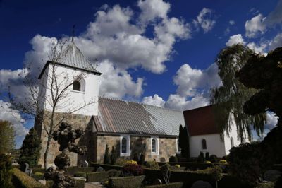 Der bliver gudstjeneste i Aulum Kirke på søndag, men den bliver meget anderledes end normalt. Foto: Henrik Ole Jensen