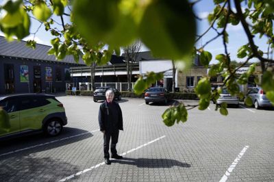 Det bliver for fremtiden Brande City, der får det overordnede ansvar for torvehandlen, og man har fået tilladelse til en midlertidig flytning, der kan bliver permanent. Det betyder, at handlen snart flytter fra det lidt døde N.I. Møllers Plads til den mere livlige Tømmerpladsen. Preben Christensen, der er formand for Brande City, har store forventninger til flytningen. Foto: Henrik Ole Jensen