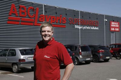 Tommy Helm Andreasen begyndte sin karriere i ABC Lavpris som 16-årig, da han kom i lære i butikken i Ulfborg. 1. maj tiltrådte han sin nye stilling som butiksbestyrer for ABC Lavpris i Tjørring. Foto: Henrik Ole Jensen