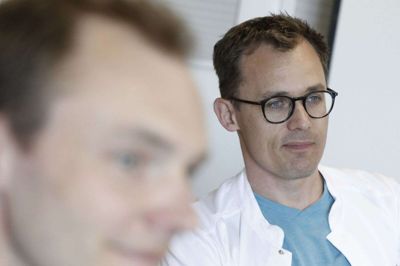 Lars Kristensen er speciallæge i lungemedicin på Hospitalsenheden Vest. Sammen med reservelæge Søren Sperling Haugen vil han undersøge, om covid-patienter rammes af varige lungeskader. Foto: Henrik Ole Jensen