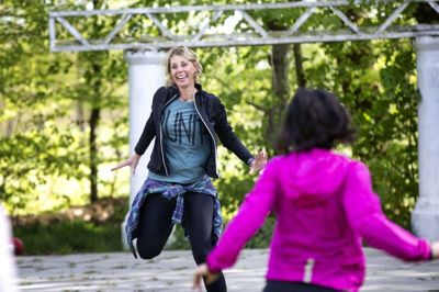 Monica Lund begyndte som zumba-instruktør ved en tilfældighed for 10 år siden, men hun holder ved. Foto: tom Laursen