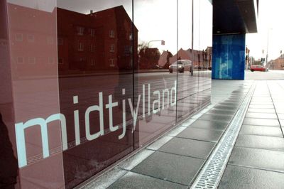 Region Midtjylland kan - lige som Region Syddanmark og Region Nordjylland - se frem til, at medarbejderne nu må komme fysisk på arbejde igen i regionshuset. Foto: Region Midtjylland