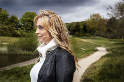 Heidi Christine Nielsens vej gennem livet har været snørklet og til tider smertefuld. Nu er hun klar til at fortælle sin barske historie, for hun vil motivere andre til at tage ejerskab over deres liv og mentale, såvel som fysiske, helbred. Foto: Martin Ballund