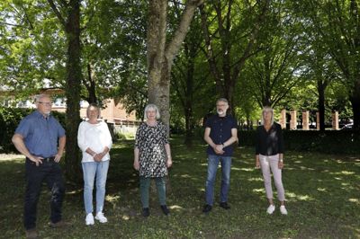 Steen Andersen, Annie Johansen, Benned Bruun, Keld Nielsen og Eva Jansen er blandt en større gruppe af naboer på Ny Møllevej og Danasvej, som er bekymrede for kommunens planer for genhusning af varmestue på Markedspladsen. De oplever i forvejen meget uro fra udsatte borgere på pladsen. Foto: Henrik Ole Jensen