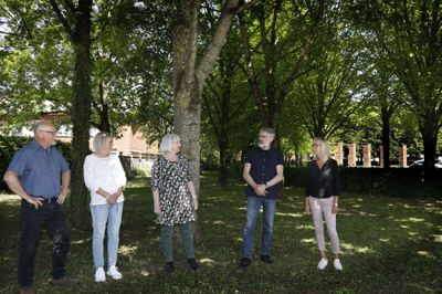Steen Andersen, Annie Johansen, Benned Bruun, Keld Nielsen og Eva Jansen er blandt en større gruppe af naboer på Ny Møllevej og Danasvej, som er bekymrede for kommunens planer for genhusning af varmestue på Markedspladsen. De oplever i forvejen meget uro fra udsatte borgere på pladsen. Foto: Henrik Ole Jensen